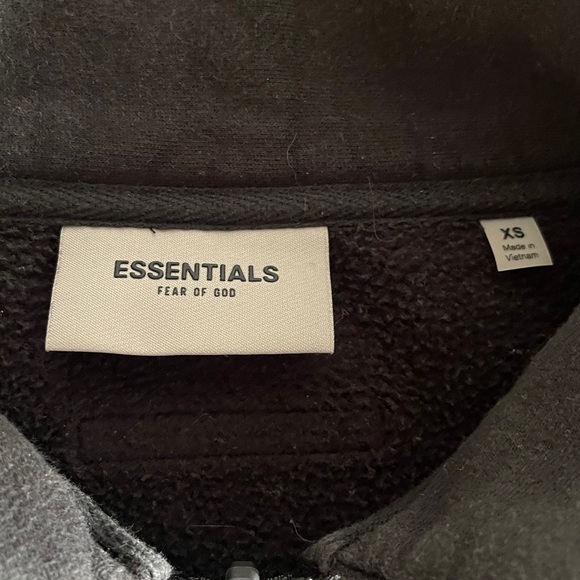 ESSENTIALS XS Sweatshirt - Picture 3 of 4